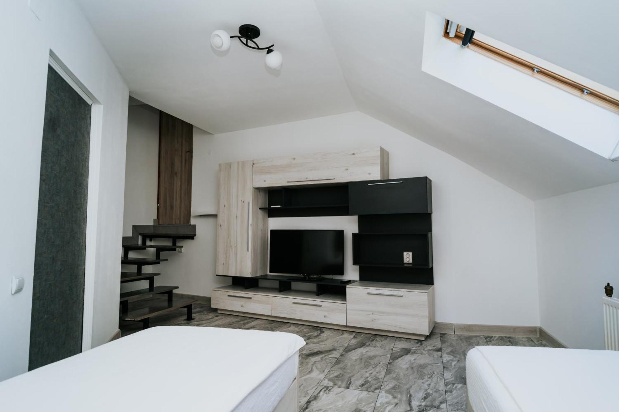Apartment Attic Sibiu Esterno foto